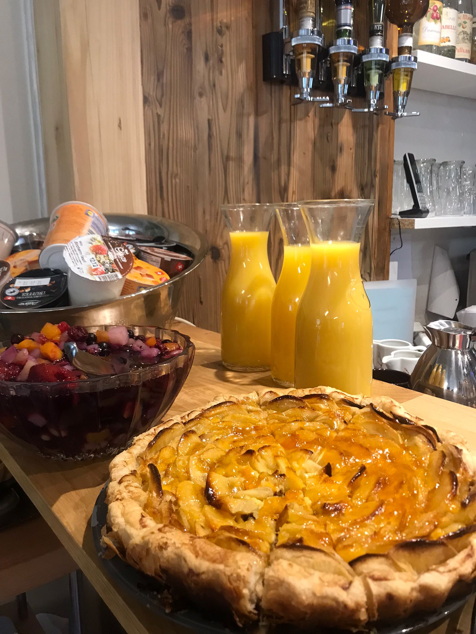 Buffet et ambiance brunch au Miramont