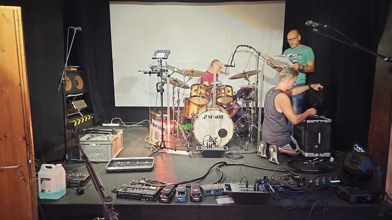 Scène et équipement de la salle polyvalente